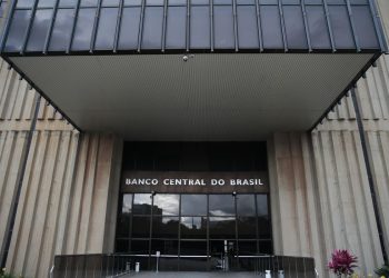 Copom decide Selic em meio a guerra e inflação acelerando