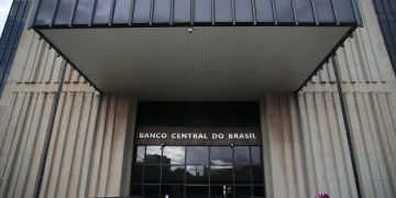 Copom decide Selic em meio a guerra e inflação acelerando