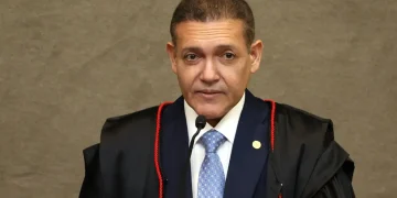 Nunes pede parecer da PGR sobre revisão da condenação de Bolsonaro