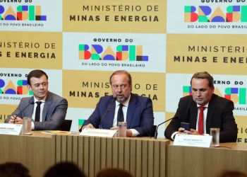 Governo cria subsídio de até R$ 0,89 para segurar preço da gasolina