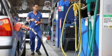 Governo fixa subvenção à gasolina em R$ 0,44 por litro