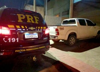 PRF recupera caminhonete roubada há oito anos em Pinheiros