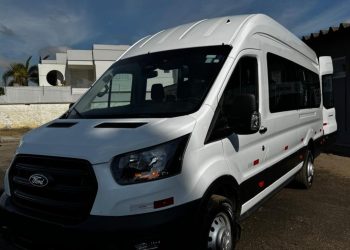 Prefeitura de Pedro Canário recebe nova van para reforçar transporte da saúde