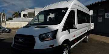 Prefeitura de Pedro Canário recebe nova van para reforçar transporte da saúde