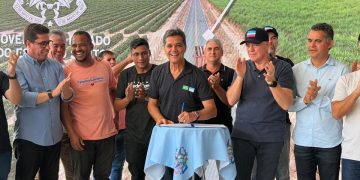 Governador entrega obras e anuncia novos investimentos em Pedro Canário