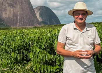 Prefeito Cláudio Boa Fruta celebra início da colheita do café conilon em Boa Esperança