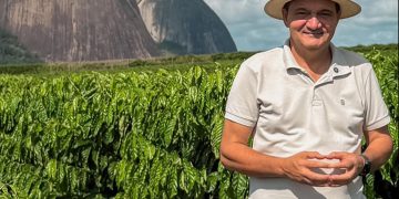Prefeito Cláudio Boa Fruta celebra início da colheita do café conilon em Boa Esperança