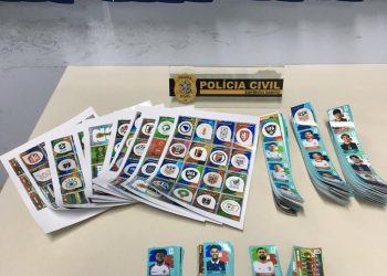 Polícia apreende mais de mil figurinhas da Copa do Mundo falsificadas no ES