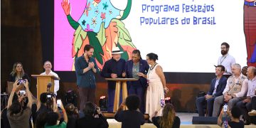 No ES, Lula anuncia medidas de incentivo à cultura
