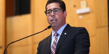 Assembleia eterniza Geovani Silva com criação de diploma para atletas