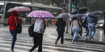 Norte e Sudeste devem começar semana com chuva forte, prevê Inmet