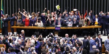 Saiba como votaram os deputados na PEC que acaba com a escala 6×1