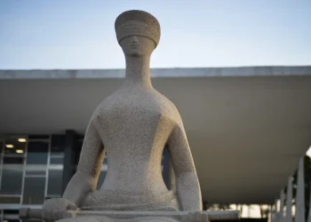 STF determina fim de aposentadoria compulsória para juízes condenados