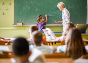MP recomenda pagamento integral do piso nacional dos profissionais da educação em Marataízes