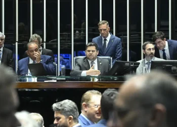 Dosimetria: Alcolumbre promulga lei que beneficia condenados pelo 8/1