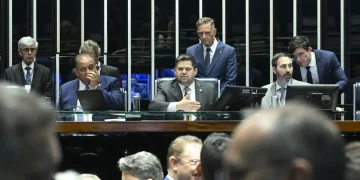 Dosimetria: Alcolumbre promulga lei que beneficia condenados pelo 8/1
