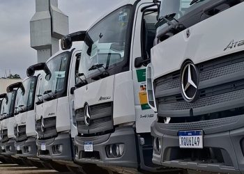 Seag entrega 13 caminhões-pipa para fortalecer atendimento em 12 municípios capixabas