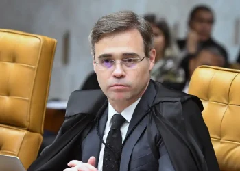 Mendonça autoriza PF a investigar repasses para filme sobre Bolsonaro