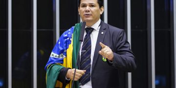 Gilvan da Federal pede apoio a governador Ricardo para dois senadores da direita