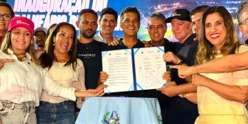 Ricardo Ferraço anuncia novos investimentos e inaugura obras em Pinheiros