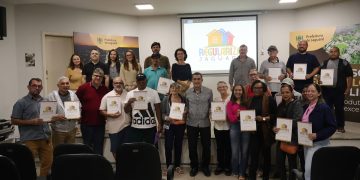 Prefeitura de Jaguaré realiza entrega de escrituras para moradores do município