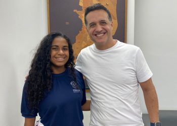Uniforme escolar passa a ser direito permanente de alunos do ensino médio no ES
