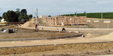 Sonho da casa própria avança em Boa Esperança com início do calçamento no Loteamento Santo Antônio