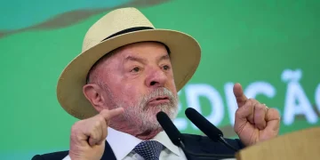Atitude irresponsável, diz Lula após revogação de visto de embaixadora