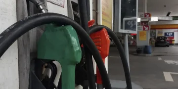 Segunda maior refinaria do país reduz preço da gasolina em 11,3%