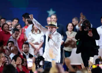 PT oficializa candidatura de Lula à Presidência
