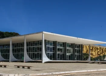 Dino aciona PF após TCU apontar R$ 55,4 milhões em emendas suspeitas