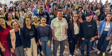 Cariacica propõe reajuste salarial de 17% para assistente educacional e cuidador escolar