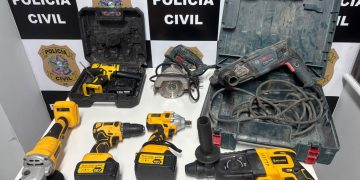 Polícia prende dois homens por furto qualificado em residência em construção em Pinheiros