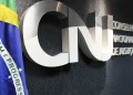 CNJ faz operação em gabinete de desembargador ligado a Nunes Marques