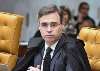 Mendonça quer levar ao plenário diálogos atribuídos a Vorcaro e Moraes