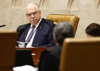 Fachin desmarca julgamento sobre atuação de Mendonça no caso Master