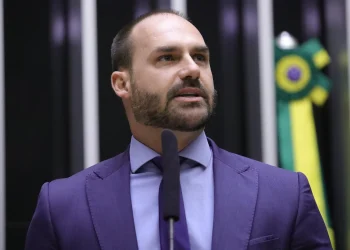 Ministério da Justiça demite Eduardo Bolsonaro por abandono de cargo