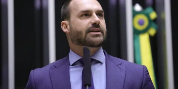 Ministério da Justiça demite Eduardo Bolsonaro por abandono de cargo