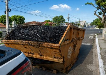 Linhares retira quase 2 toneladas de fios em desuso durante ação de higienização