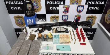 Granada caseira e armas são apreendidas em ação contra facção em Pinheiros