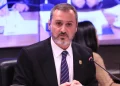 Dino determina reintegração de Andrei Rodrigues no comando da PF