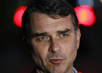PF aponta cobranças de Flávio a Vorcaro por filme Dark Horse
