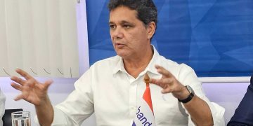 Ricardo anuncia devolução de ICMS sobre combustíveis para motoristas e entregadores de app