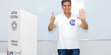 Governador Ricardo Ferraço vota em Vitória e reforça confiança na vitória