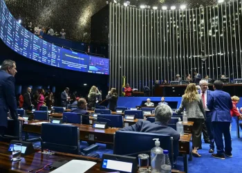 Senado aprova fim da escala 6×1 e redução da jornada de trabalho