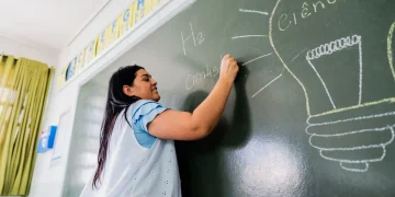 Mucurici cria prêmio de até R$ 18 mil para professores