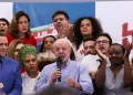 Lula cobra Flávio Bolsonaro sobre apoio ao fim da escala 6×1