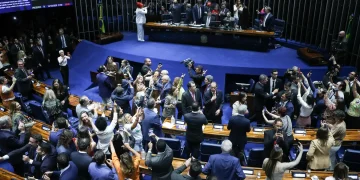 Imprensa estrangeira vê vitória de Lula em aprovação do fim da 6×1