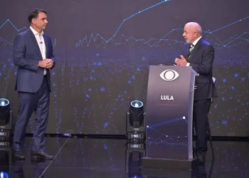 Lula e Flávio fazem primeiro debate das eleições na TV Band