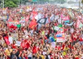 Milhares ocupam Copacabana em ato pela democracia e em apoio a Lula